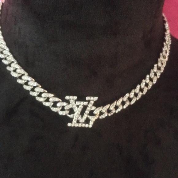 THIS BEAUTIFUL CUSTOM LV CHOCKER AND BRACELET SET IS SO 🔥🔥🔥 - Picture 2 of 3